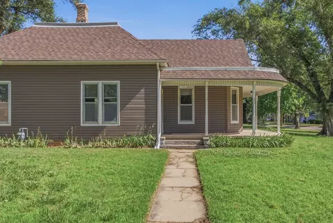 Exterior - 110 E Main St, Haven, KS 67543 photo 4 of 10