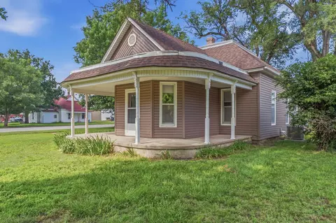 Exterior - 110 E Main St, Haven, KS 67543 photo 3 of 10