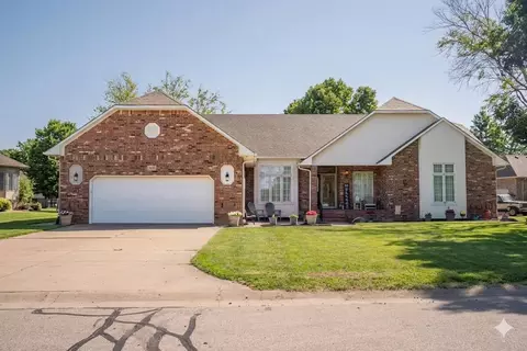 9 E Flanigan Dr, Augusta, KS 67010