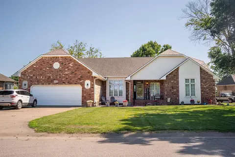 9 E Flanigan Dr, Augusta, KS 67010