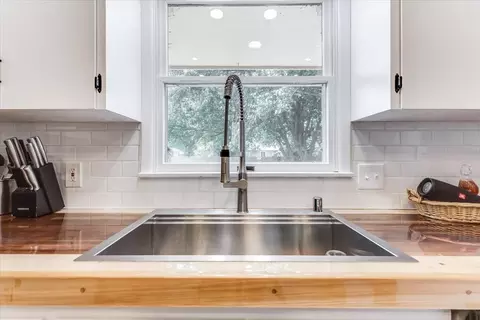 Kitchen - 605 E Main St, Haven, KS 67543 photo 4 of 6
