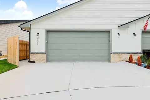 2433 S Wheatland Ct, Wichita, KS 67235