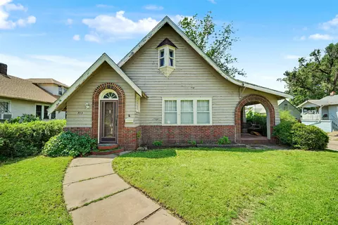 713 W South St, Salina, KS 67401