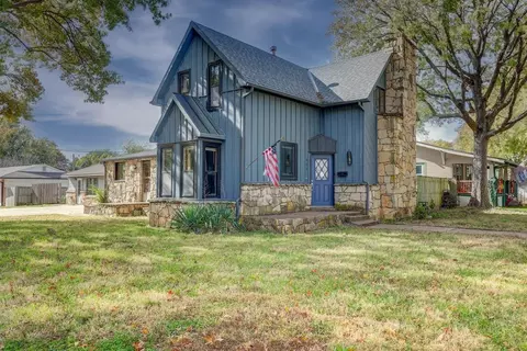 915 E 15th Ave, Winfield, KS 67156