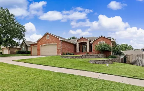 1013 E Pembrook Rd, Derby, KS 67037