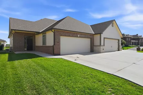818 N Mccloud Cir #109, Andover, KS 67002