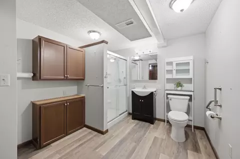Bath - 206 E 1st Ave, Cheney, KS 67025 photo 2 of 2