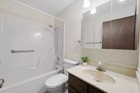 Bath - 206 E 1st Ave, Cheney, KS 67025 photo 1 of 2