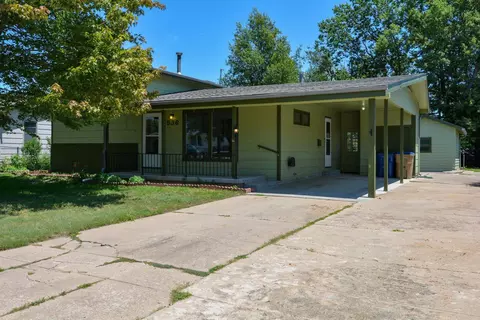 536 N Meeds Dr, Valley Center, KS 67147