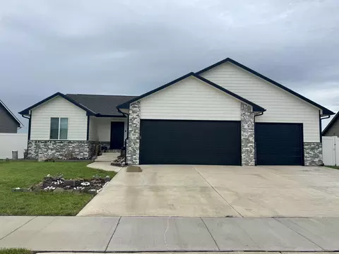 Exterior - 832 E Sunset, Goddard, KS 67052 photo 4 of 5