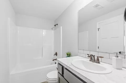 Bath - 832 E Sunset, Goddard, KS 67052 photo 3 of 3