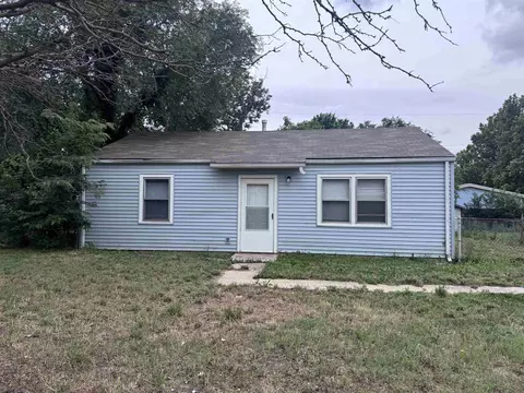 2929 E Idlewild Dr, Wichita, KS 67216