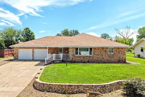 112 N Douglas Dr, Salina, KS 67401