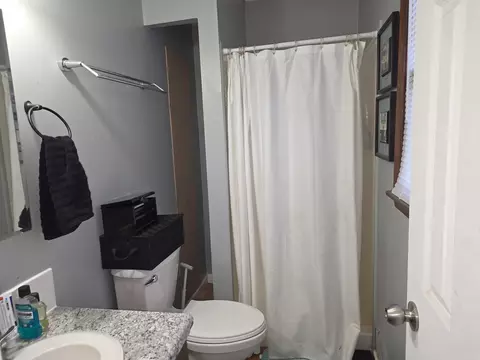 Bath - 11030 S Anthony Ln, Mulvane, KS 67110 photo 1 of 2