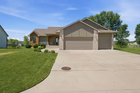 517 S Horseshoe Bnd, Maize, KS 67101