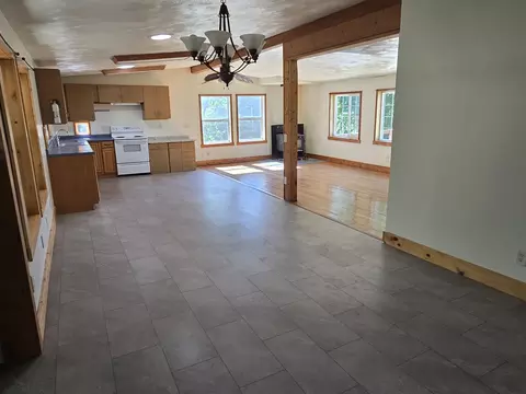 Living - 317 E Wagner St, Dexter, KS 67038 photo 3 of 4