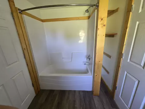 Bath - 317 E Wagner St, Dexter, KS 67038 photo 4 of 4