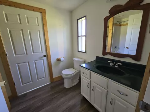 Bath - 317 E Wagner St, Dexter, KS 67038 photo 3 of 4
