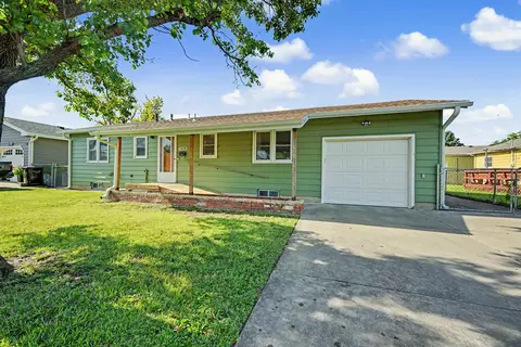 1308 Indian Rock Ln, Salina, KS 67401