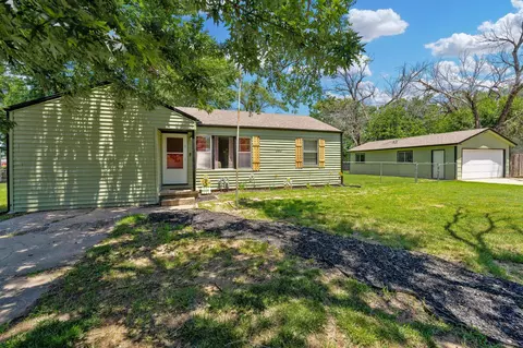 542 W Sunrise Dr, Wichita, KS 67217