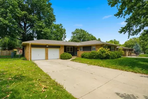 9900 W Tee Ln, Wichita, KS 67212
