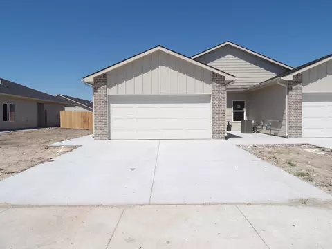 911 S Fox Ridge St, Newton, KS 67114
