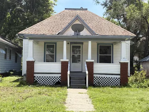 915 Park St, Salina, KS 67401