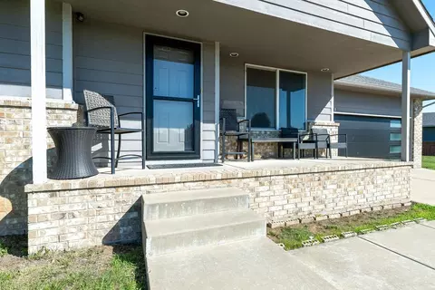 Exterior - 2308 E Spring Hill Dr, Goddard, KS 67052 photo 3 of 6