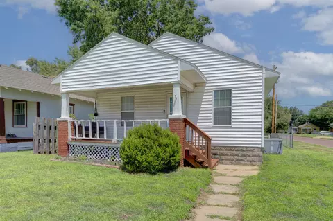 1326 S Summit St, Arkansas City, KS 67005