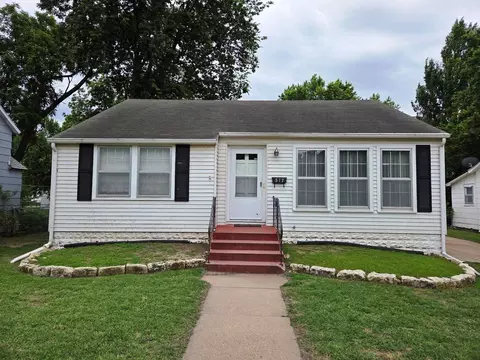 317 E 8th St, Newton, KS 67114