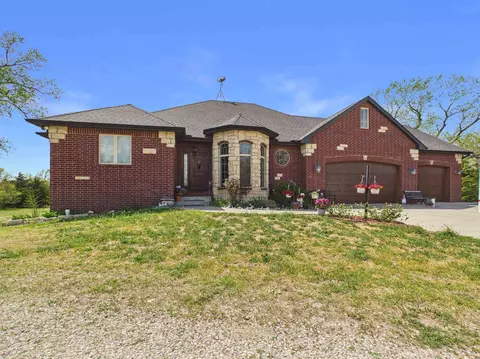 22015 W 101st St N, Mount Hope, KS 67108