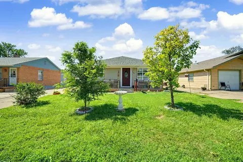 506 E Bond St, Salina, KS 67401