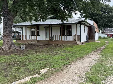 Exterior - 417 Cliff St, Fall River, KS 67047 photo 2 of 5