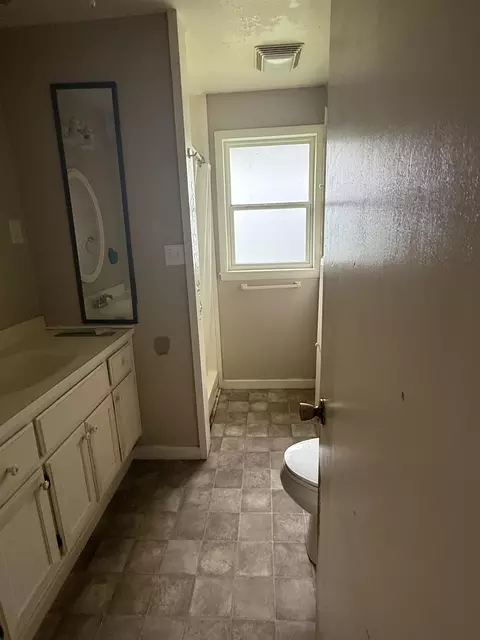 Bath - 417 Cliff St, Fall River, KS 67047 photo 2 of 2