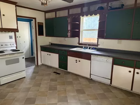 Kitchen - 417 Cliff St, Fall River, KS 67047 photo 1 of 1