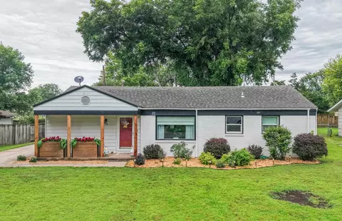 7518 W Galoway, Wichita, KS 67212