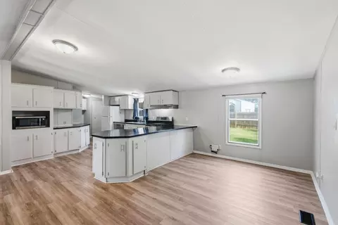 Living - 114 E 3rd St, Udall, KS 67146 photo 5 of 7