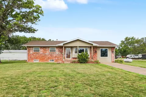 1435 S Rock Rd, Derby, KS 67037