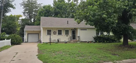 525 Santa Fe St, Newton, KS 67114