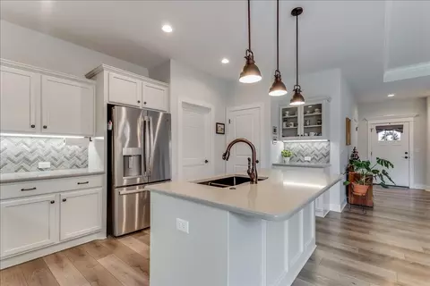 Kitchen - 925 E Clearlake, Derby, KS 67037 photo 1 of 9