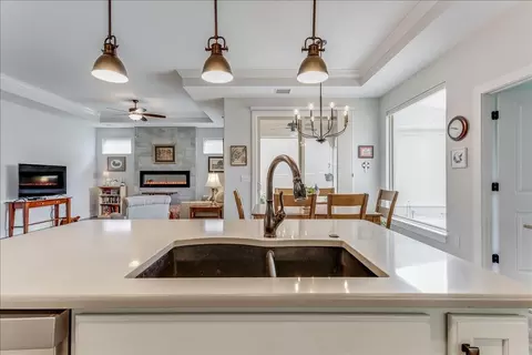 Kitchen - 925 E Clearlake, Derby, KS 67037 photo 5 of 9