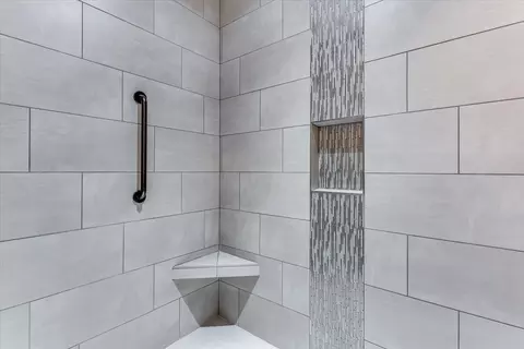 Bath - 925 E Clearlake, Derby, KS 67037 photo 5 of 5