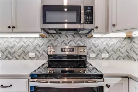 Kitchen - 925 E Clearlake, Derby, KS 67037 photo 4 of 9