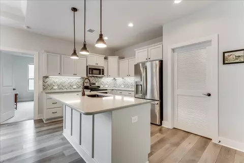 Kitchen - 925 E Clearlake, Derby, KS 67037 photo 7 of 9