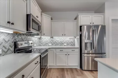 Kitchen - 925 E Clearlake, Derby, KS 67037 photo 2 of 9