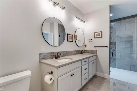 Bath - 925 E Clearlake, Derby, KS 67037 photo 3 of 5