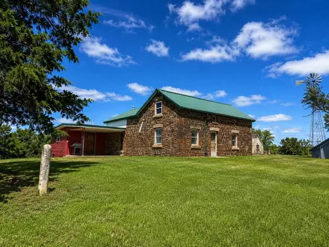 Exterior - 2978 E Deer Dr, Beverly, KS 67423 photo 2 of 6