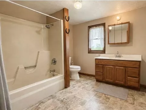 Bath - 2978 E Deer Dr, Beverly, KS 67423 photo 1 of 1
