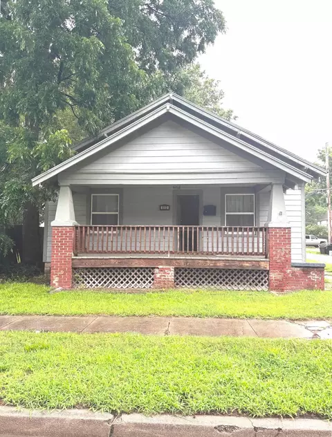 812 Maris St, Winfield, KS 67156