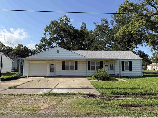 410 E Ohio, Eureka, KS 67045